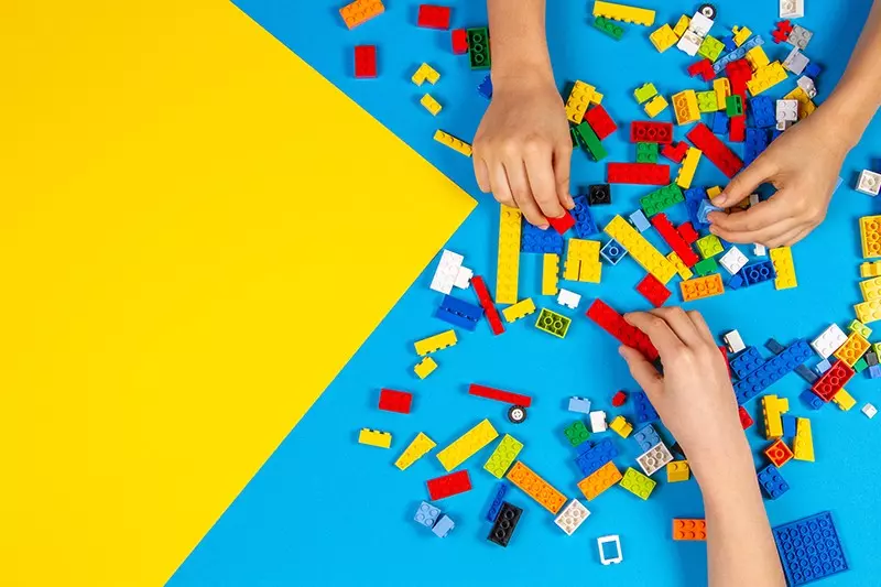 Budowanie wiedzy – jak klocki LEGO wspierają rozwój mózgu? Budowanie wiedzy – jak klocki LEGO wspierają rozwój mózgu?